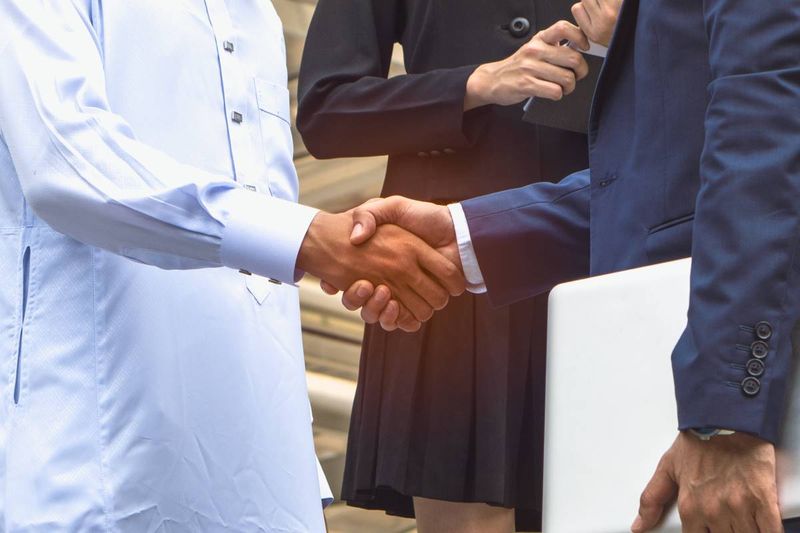 Lebanese man shaking hands with RCIC | immigrate to Canada